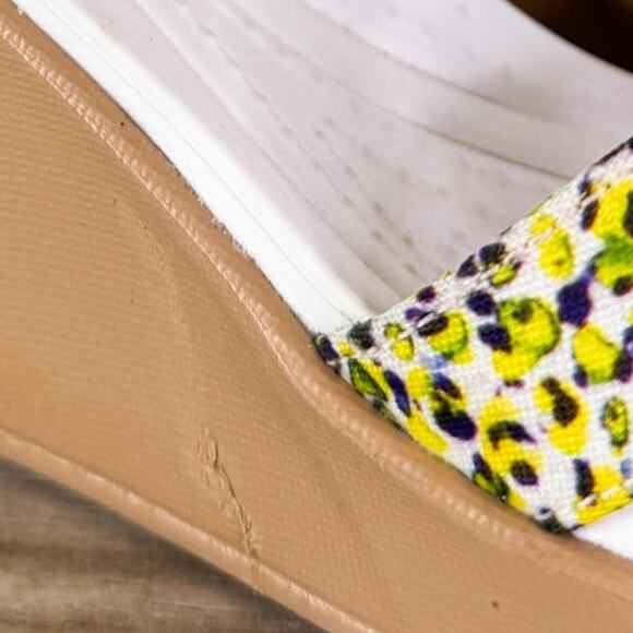 Crocs Leigh II Ankle Strap Graphic Wedges Sandals Hazelnut Gold Y2K 2000s Size 8 - Picture 11 of 12